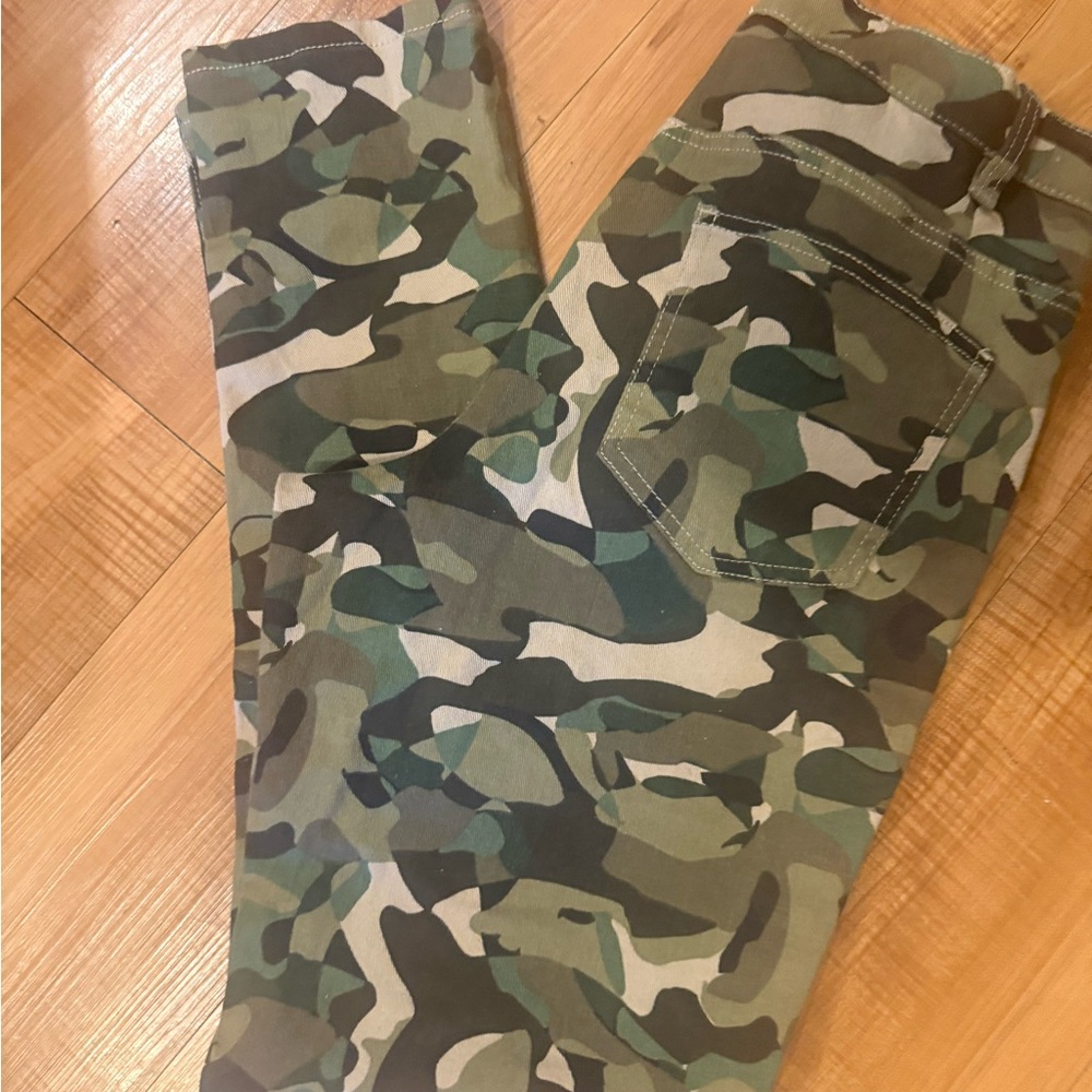 Camouflage Straight Leg Pants NWOT size 10